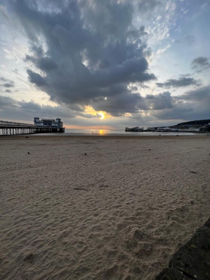 Queenswood Hotel เวสตัน-ซูเปอร์-แมร์ ภายนอก รูปภาพ