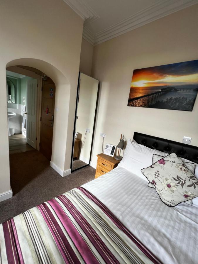 Queenswood Hotel เวสตัน-ซูเปอร์-แมร์ ภายนอก รูปภาพ